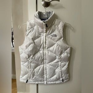 The North Face 550 Goose Down Puffer Vest Womens XS White Quilted Full Zip Logo